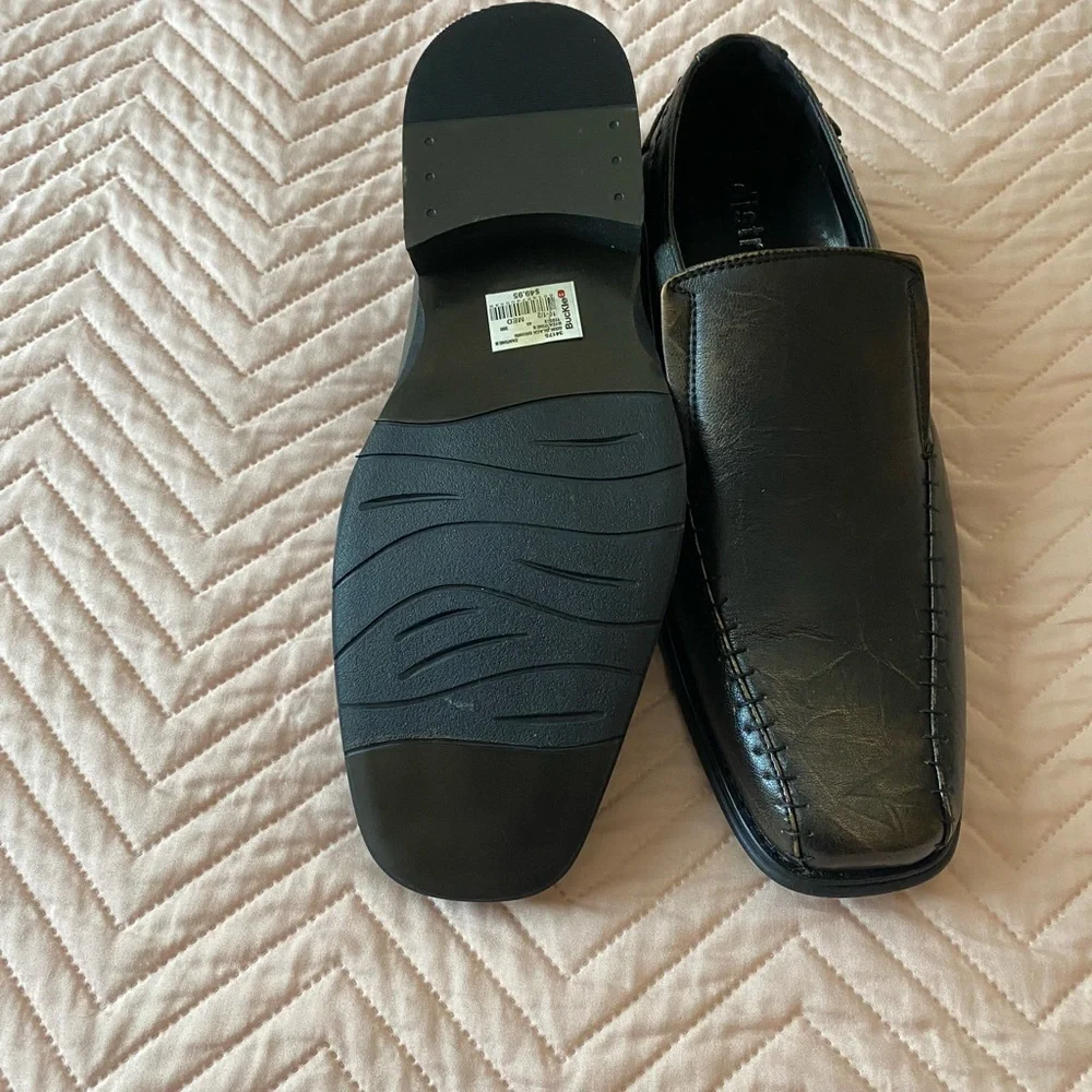 Shoes - Picture 4 of 4
